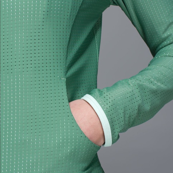 Lululemon Find Your Bliss Reversible Jacket - Picture 4 of 9